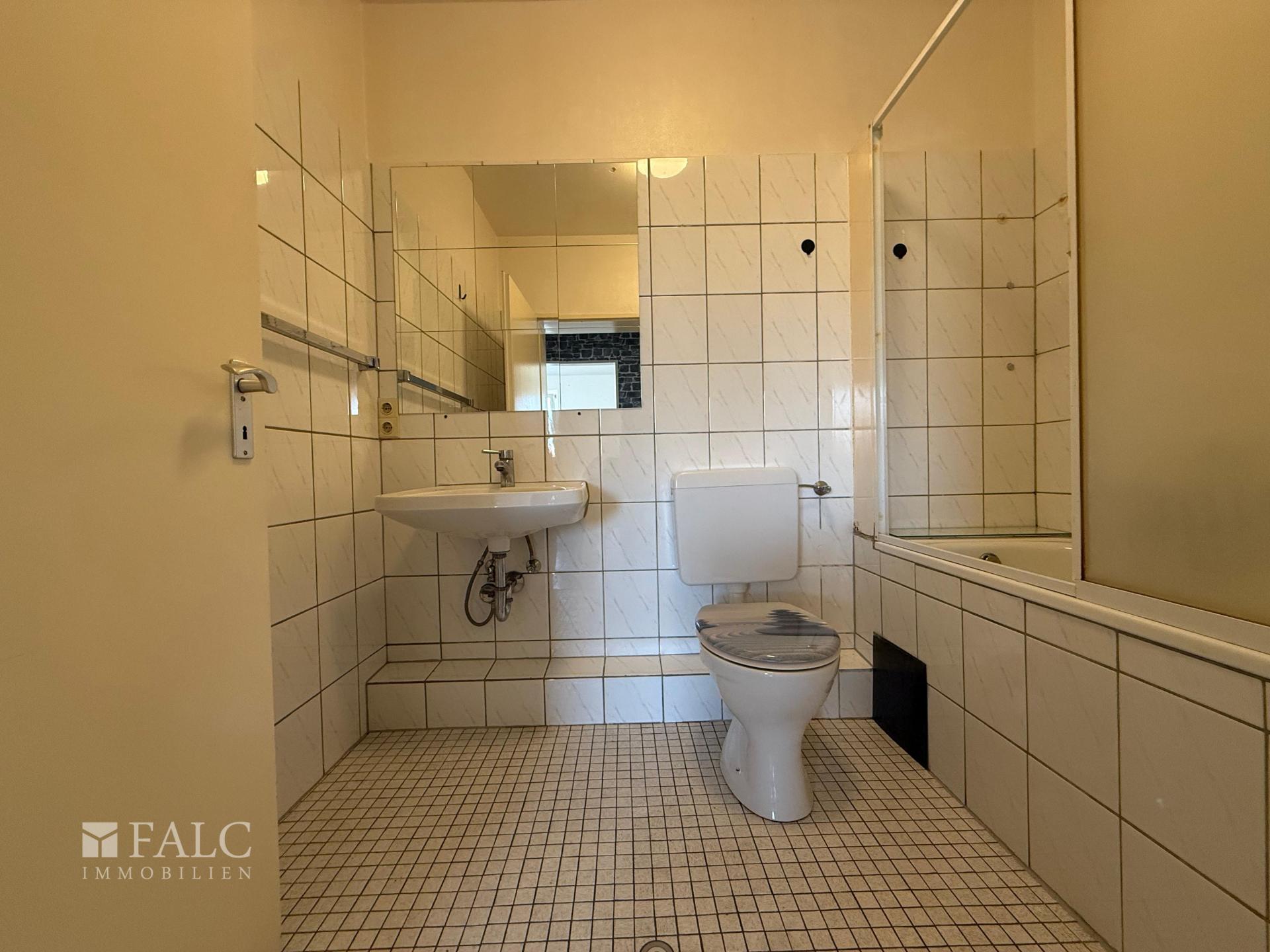 Badezimmer (Waschbecken + WC)